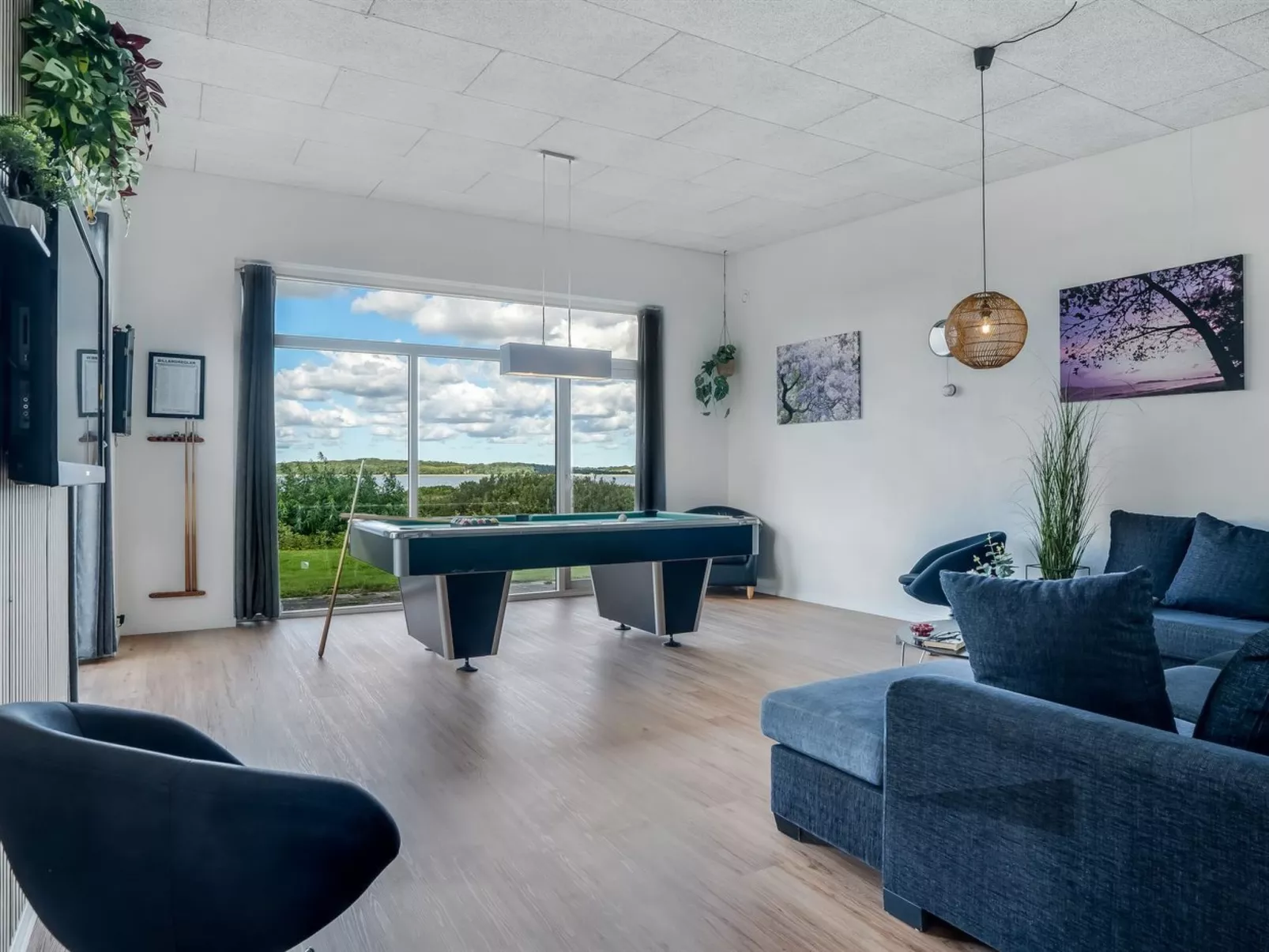 "Eloise" - 50m to the fjord-Drinnen