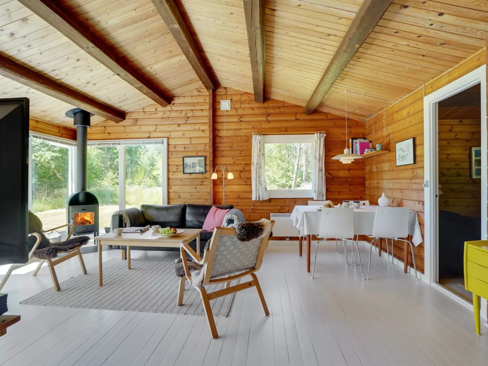 "Tuba" - 600m from the sea-Drinnen