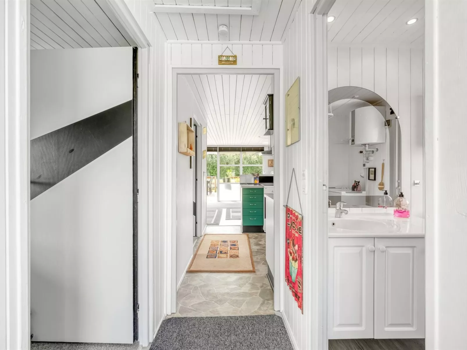 "Fritzie" - 600m to the fjord-Inside