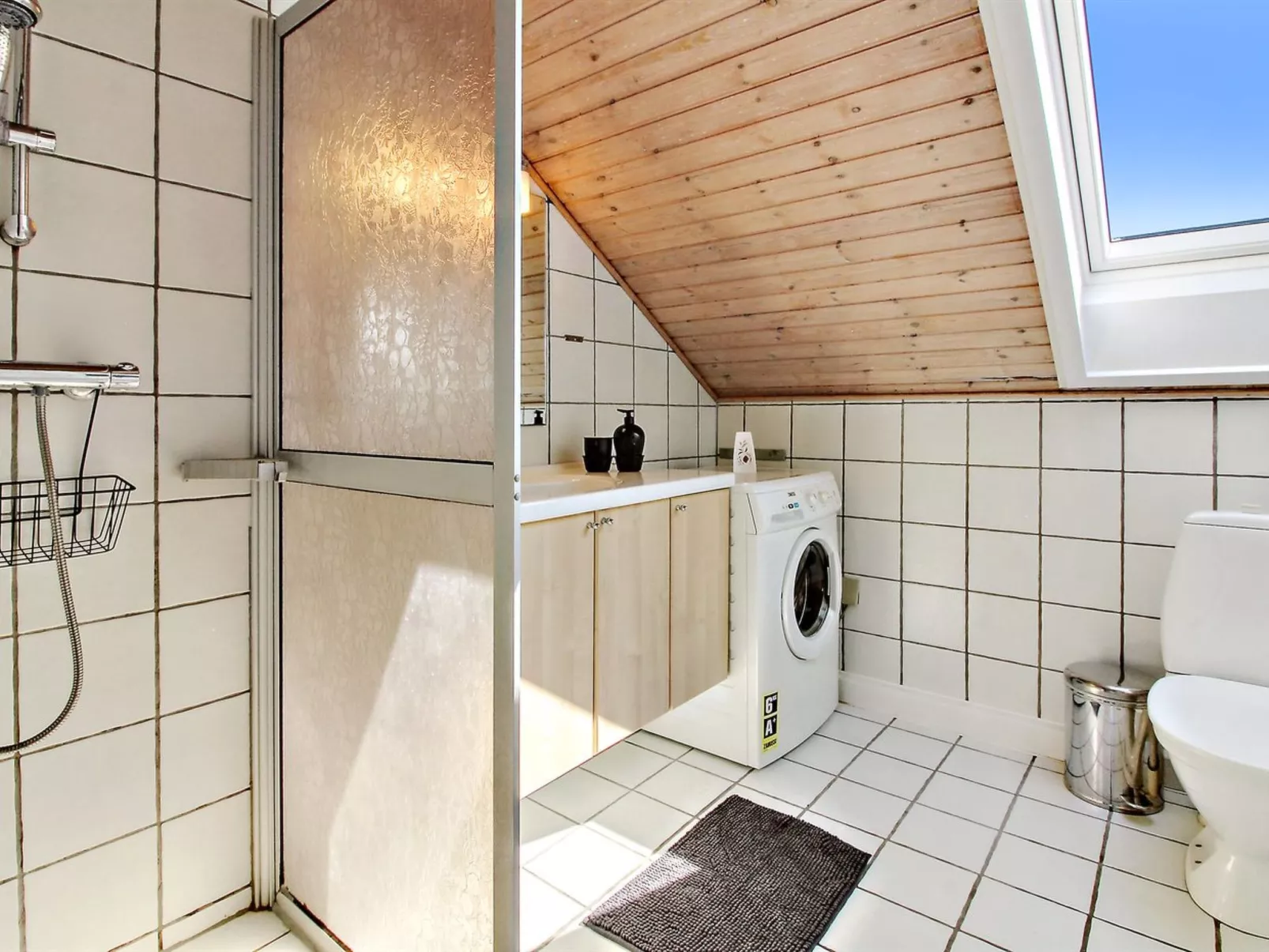 "Aswith" - 2.3km from the sea-Dedans