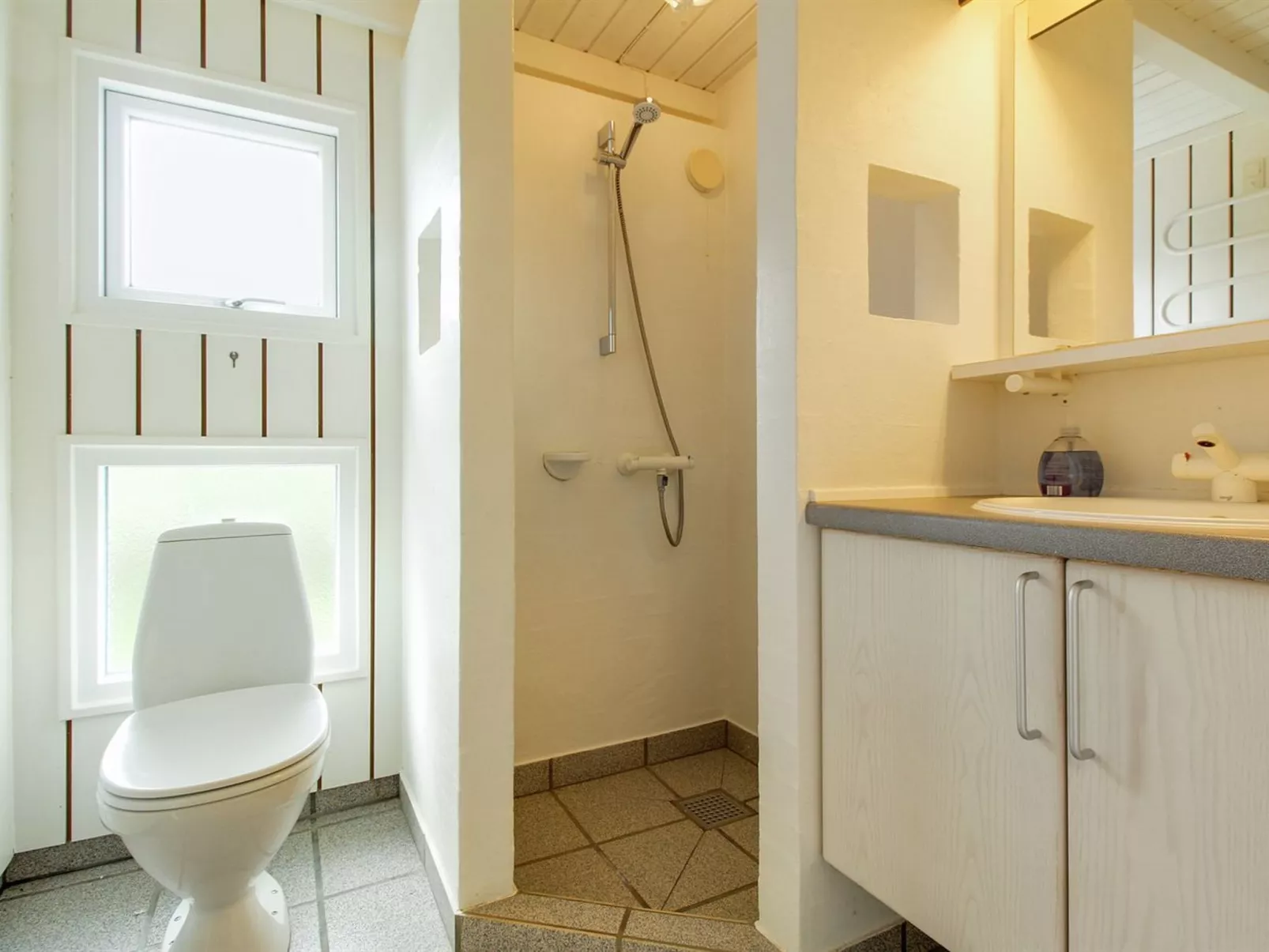 "Avni" - 200m from the sea-Drinnen