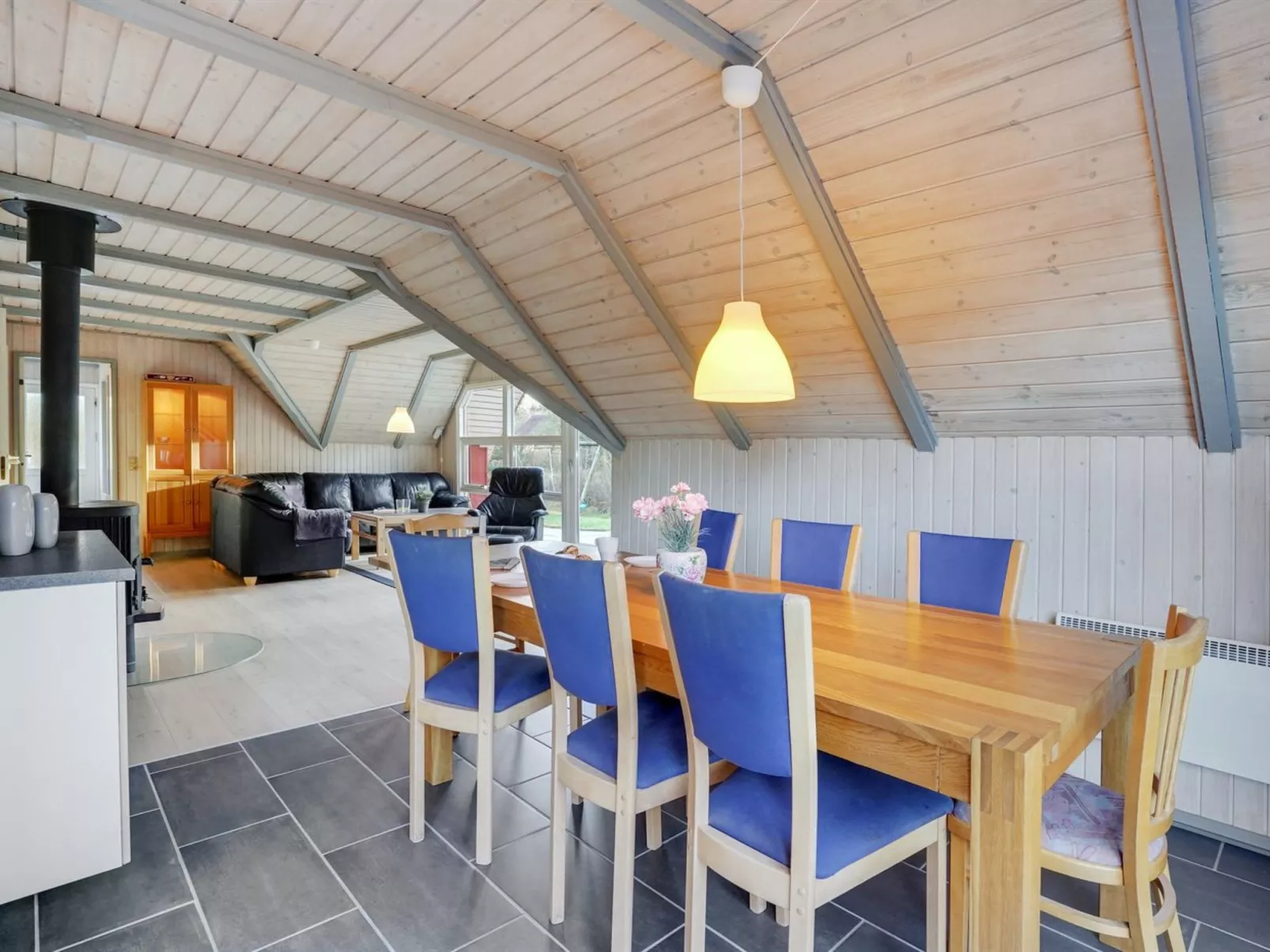 "Gunlög" - 3.1km from the sea-Drinnen