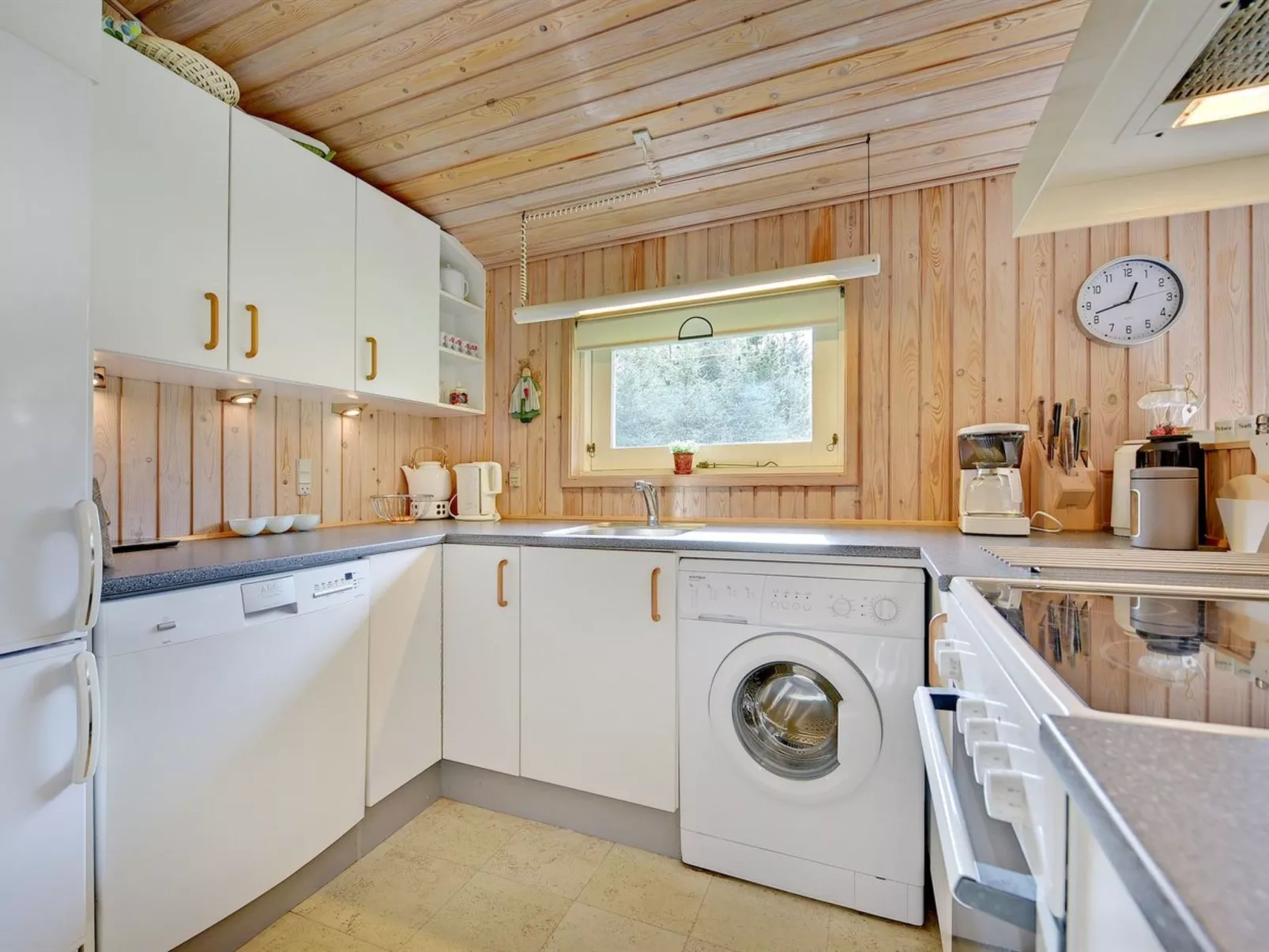 "Editt" - 2km from the sea-Inside