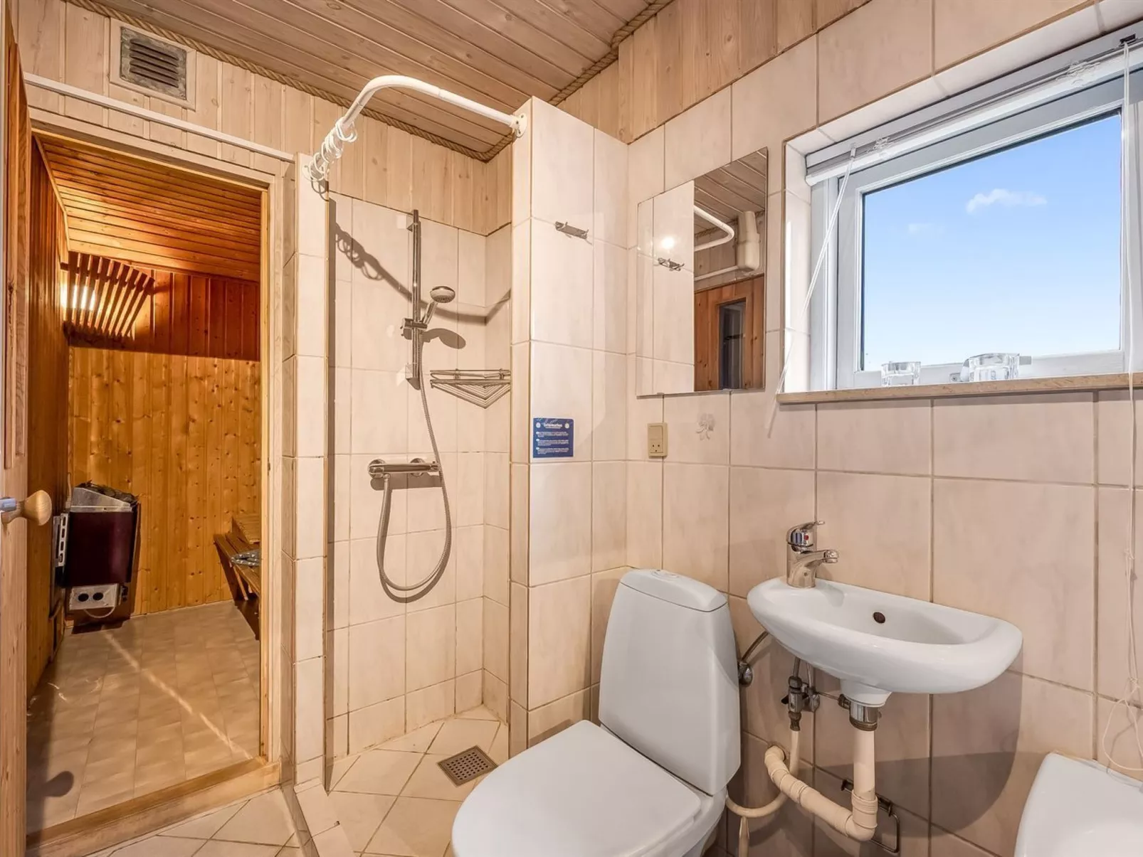 "Safina" -  from the sea-Drinnen