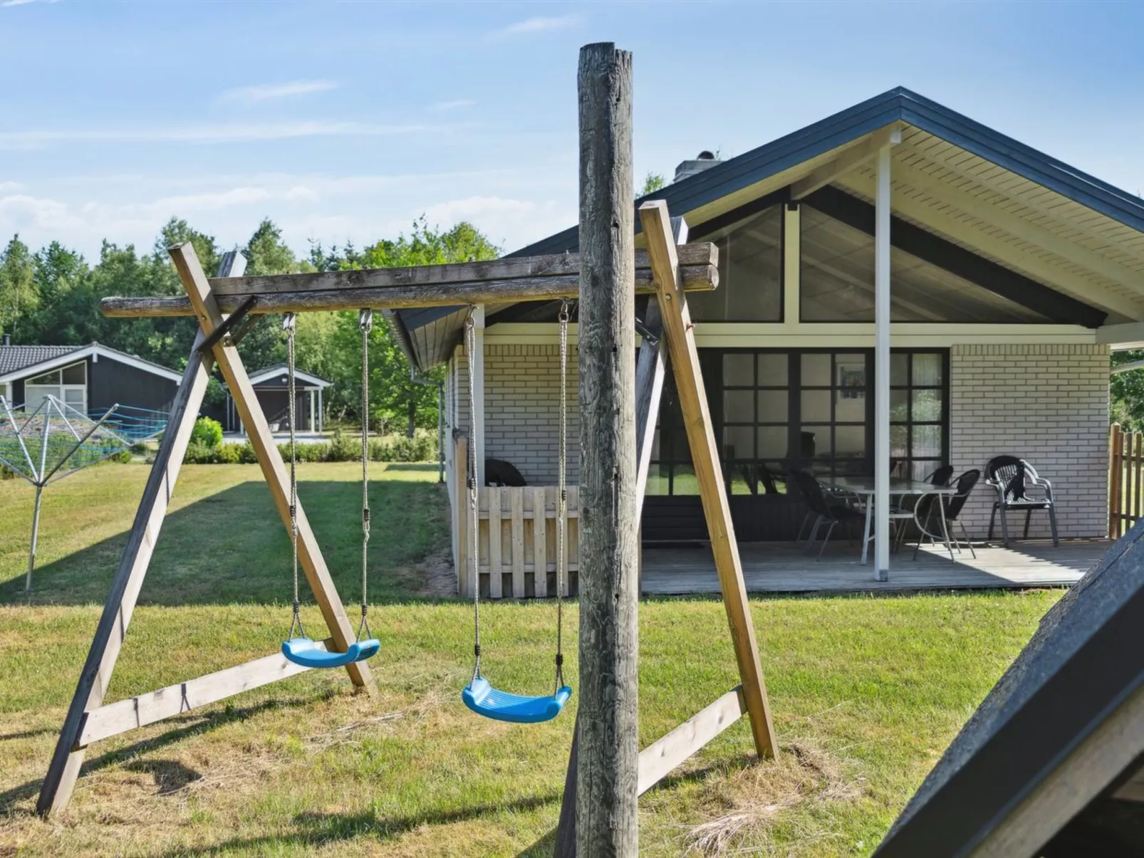 "Henny" - 1.5km from the sea-Outside