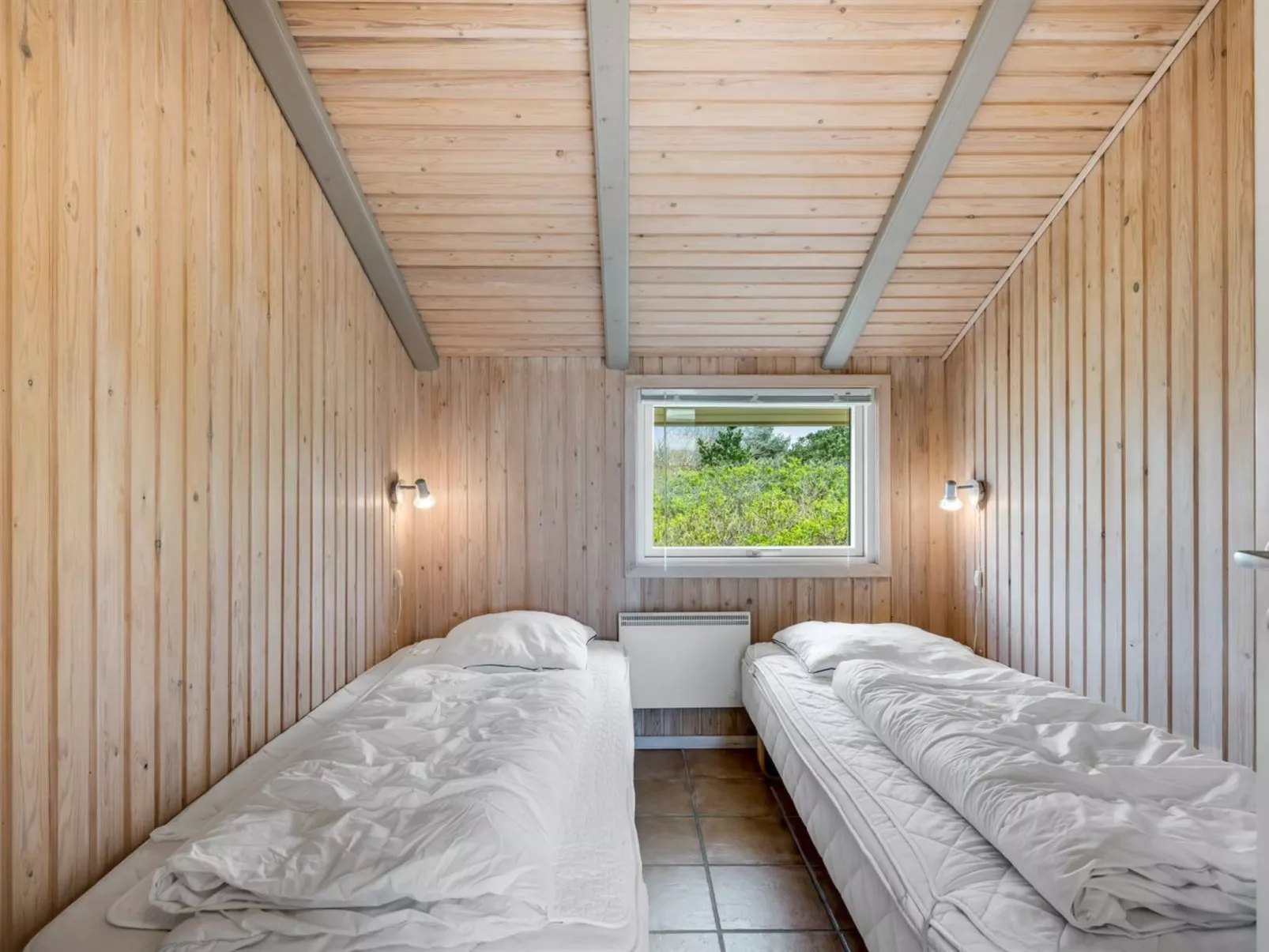 "Skev" - 200m to the fjord-Dedans