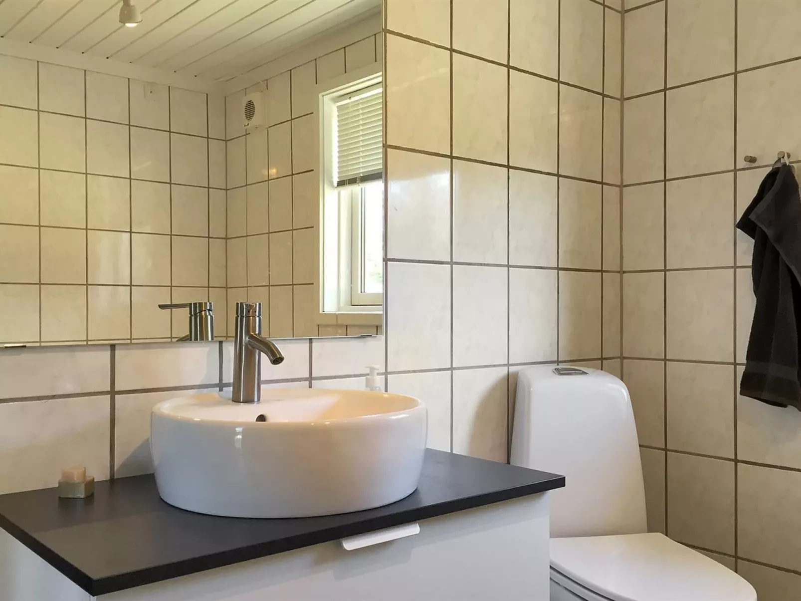 "Bylgja" - 1.7km from the sea-Dedans