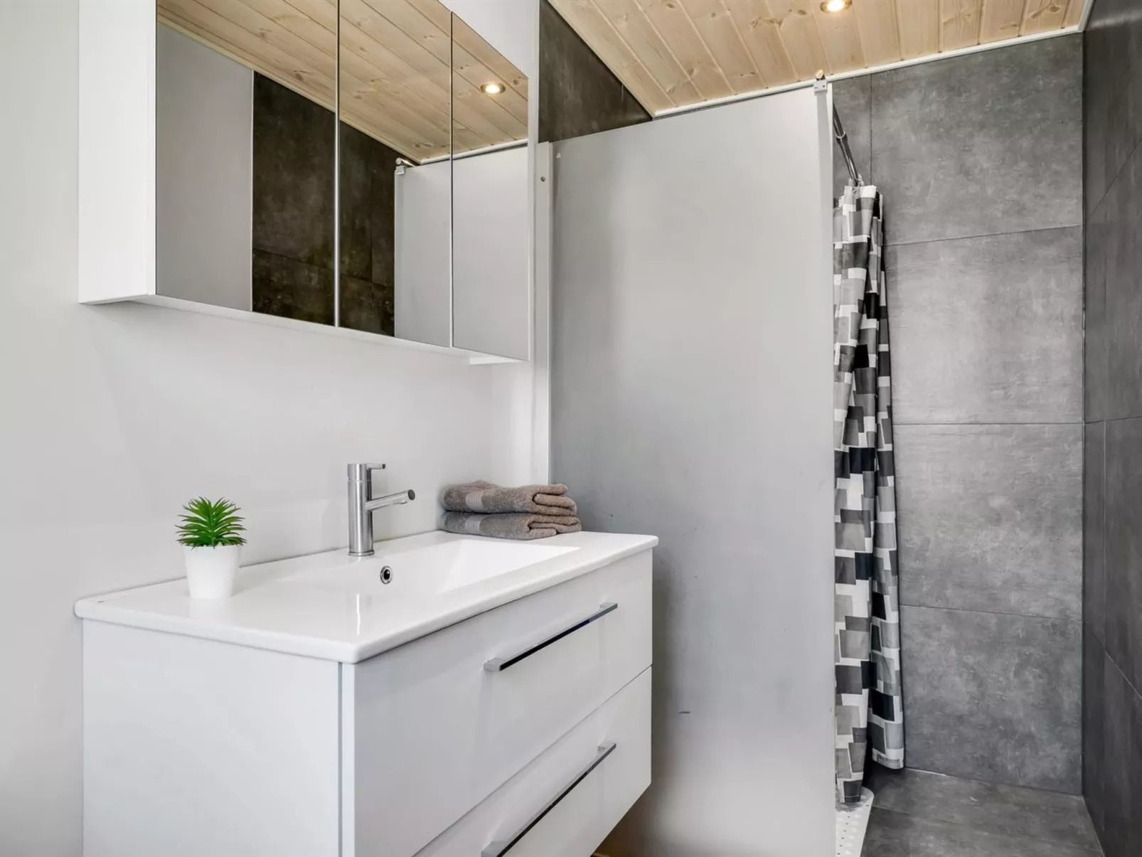 "Clemence" - 900m from the sea-Inside