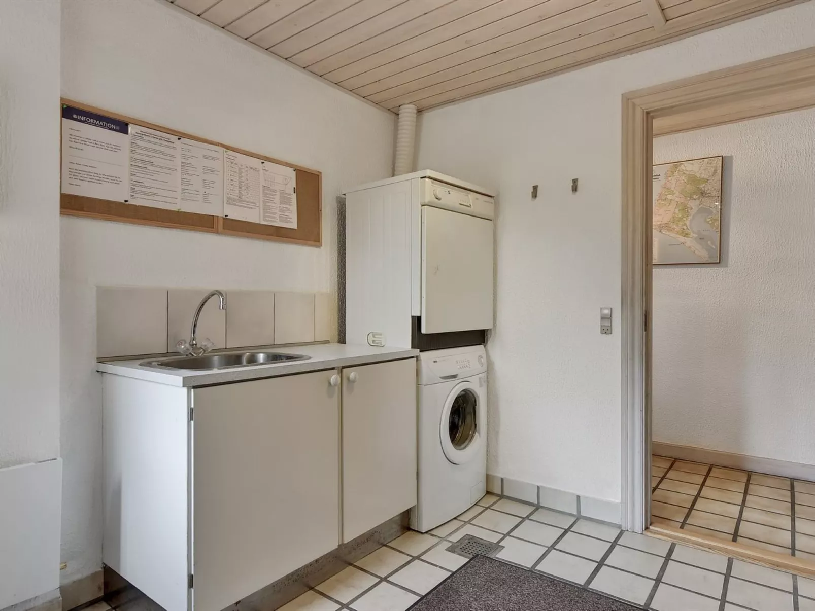 "Ameline" - 500m to the fjord-Drinnen