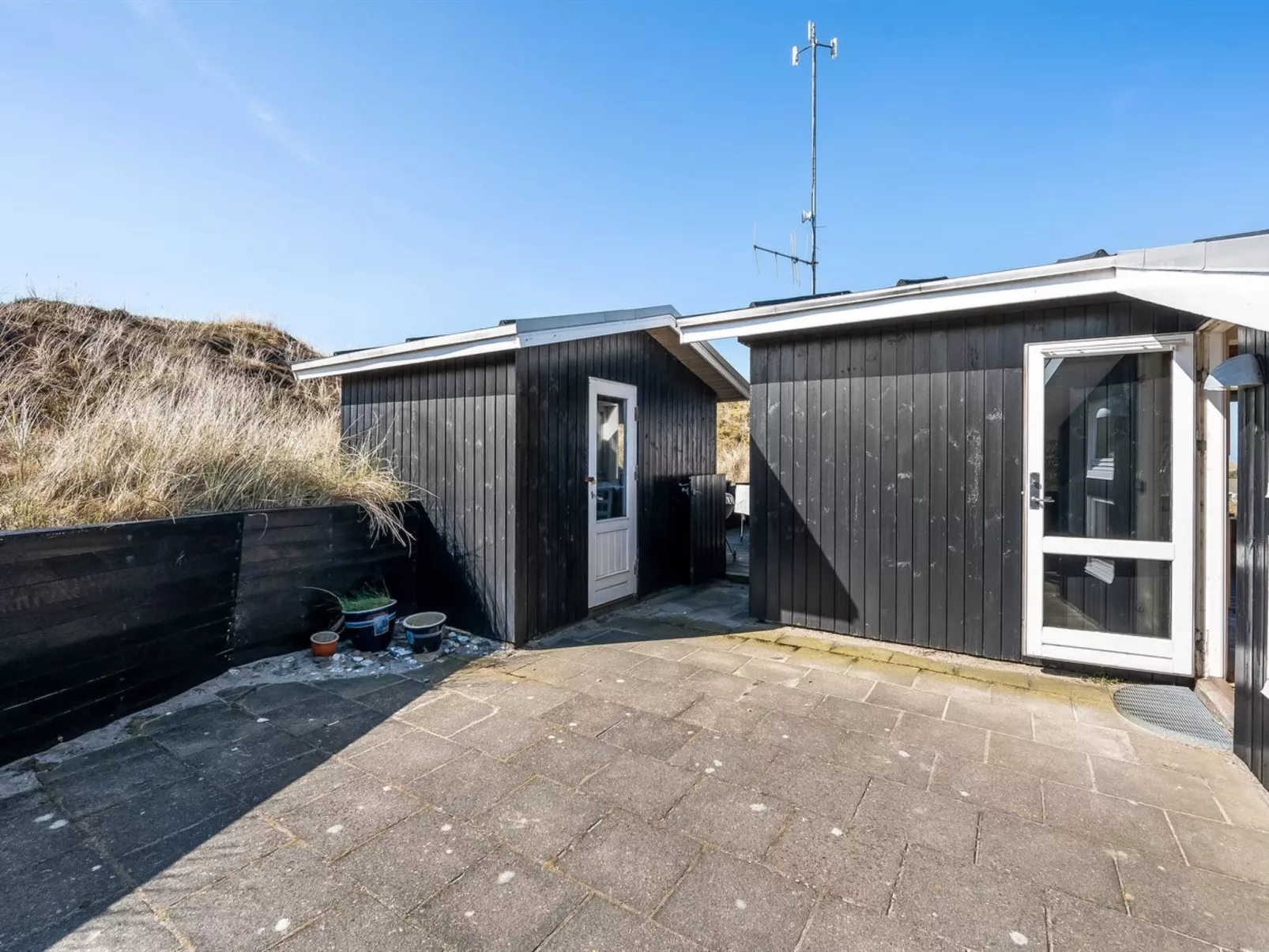 "Vina" - 200m to the fjord-Outside