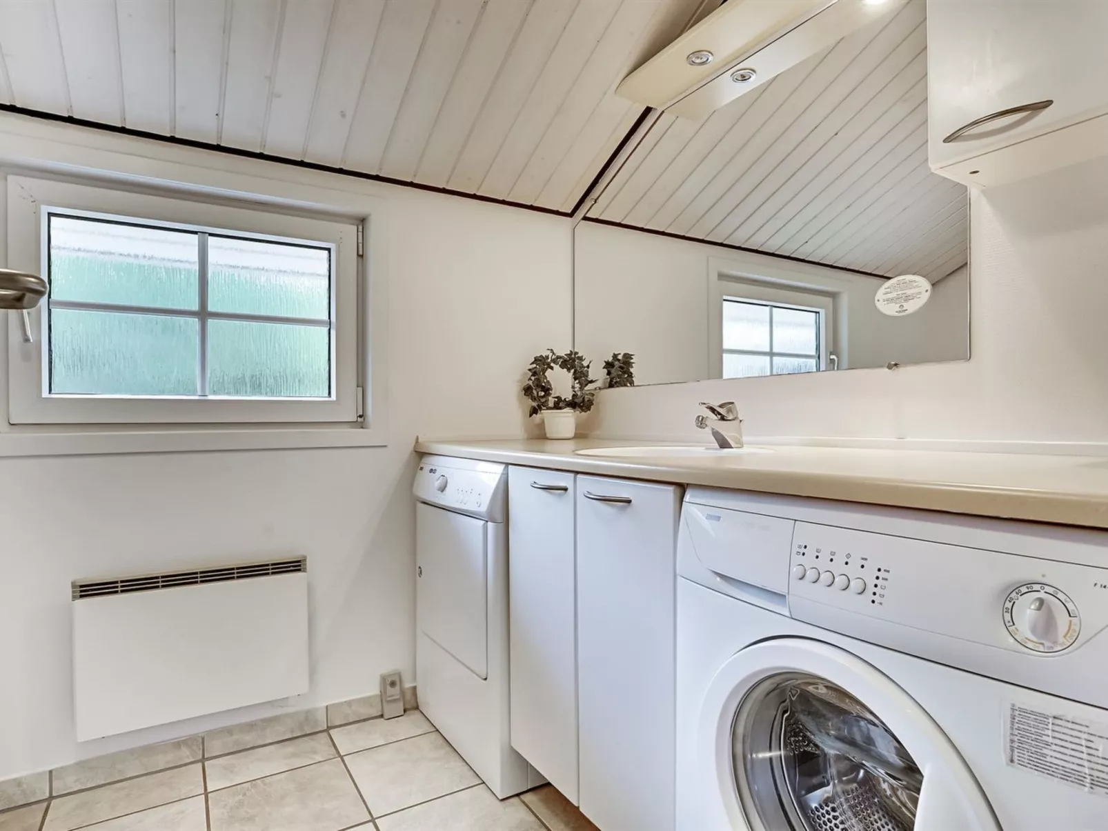 "Guththorm" - 600m from the sea-Dedans