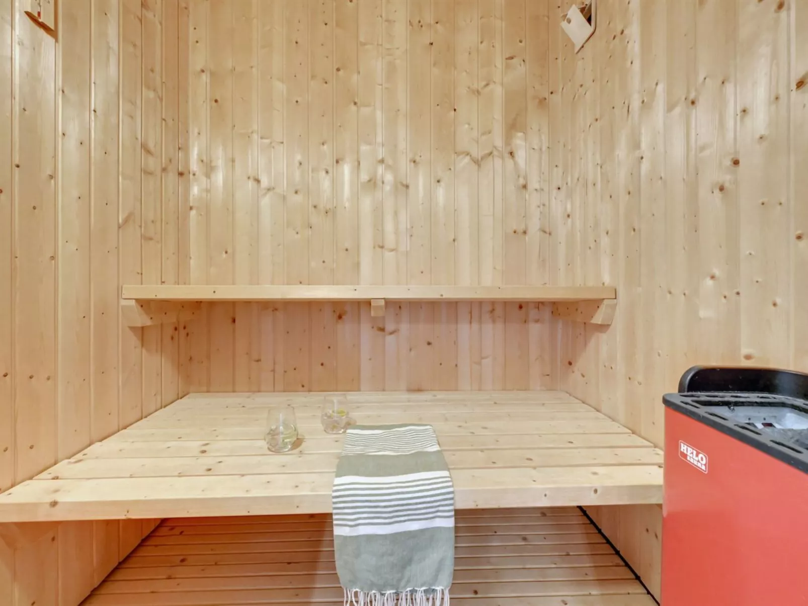 "Rika" - 525m to the fjord-Inside