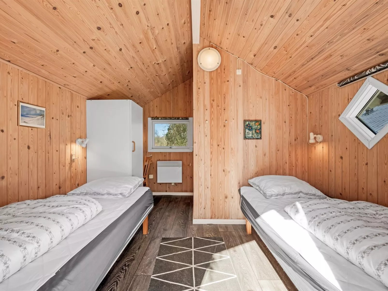 "Snefrid" - 12km from the sea-Inside