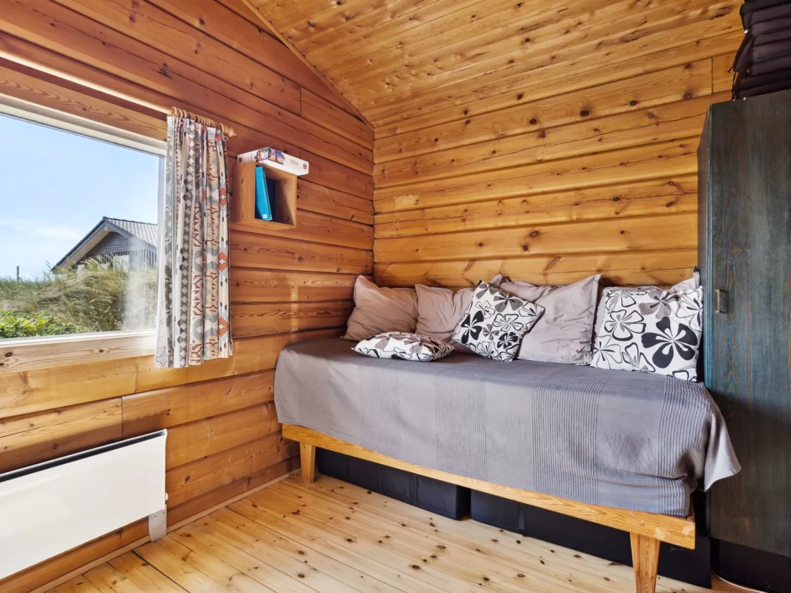 "Evelin" -  from the sea-Drinnen