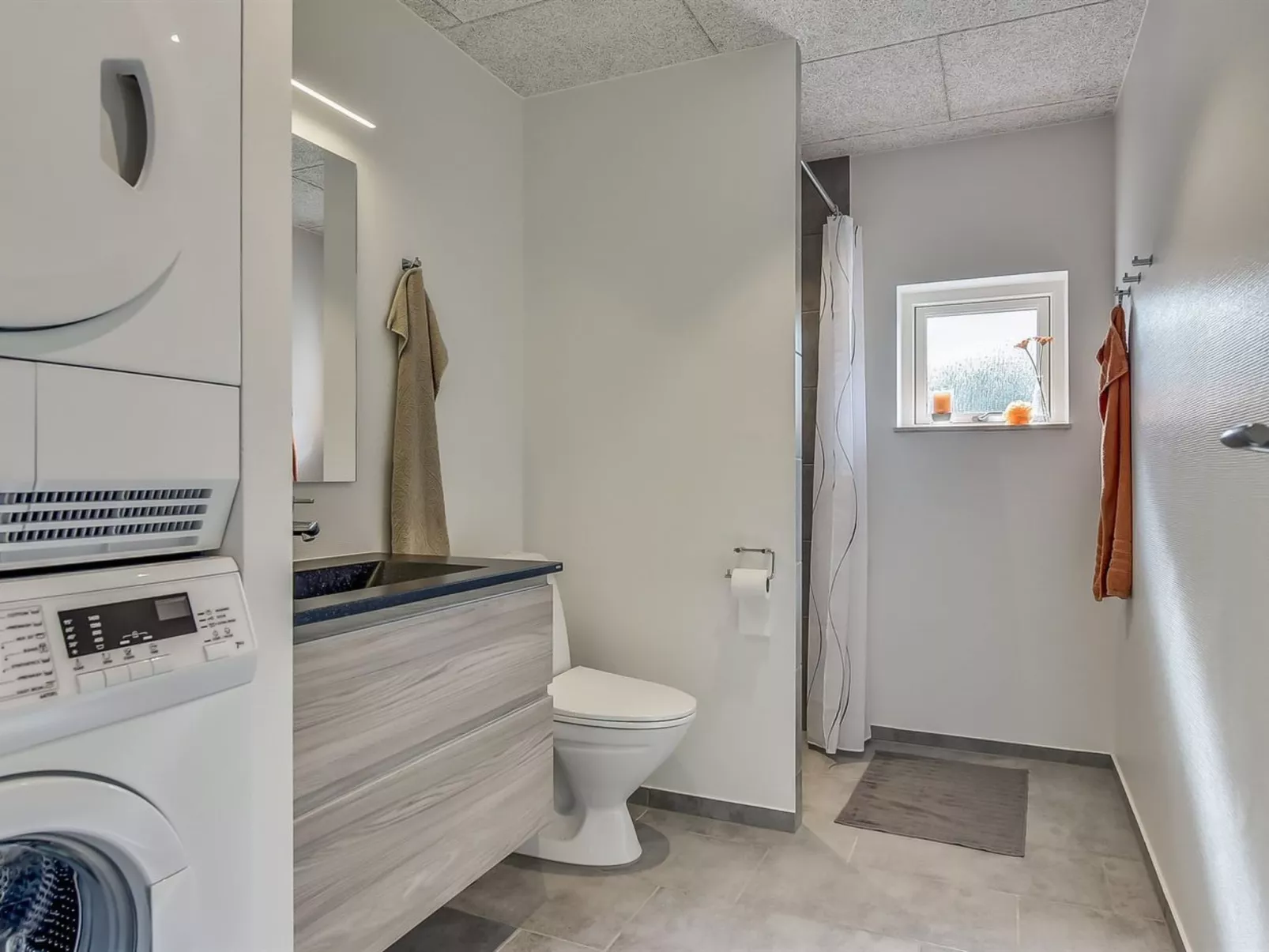 "Stacey" - 800m from the sea-Inside