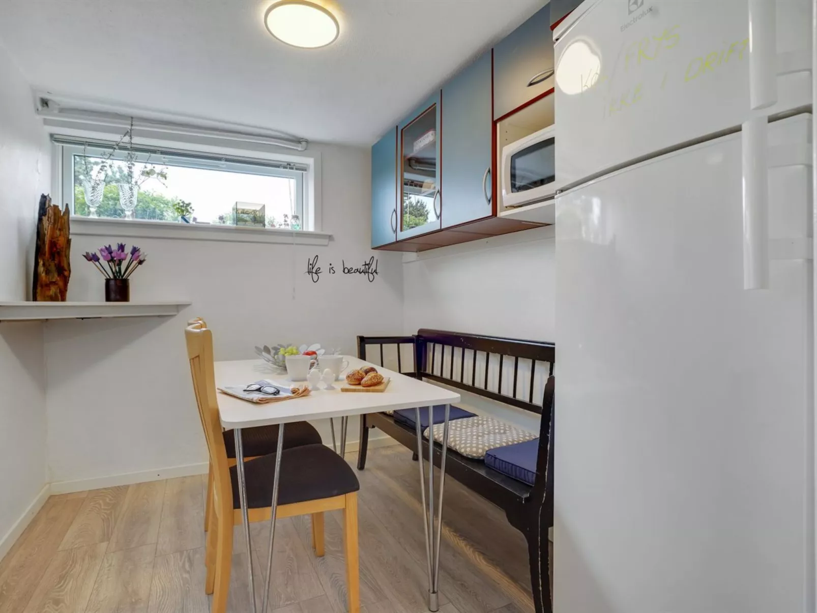 "Kurt" - 600m from the sea-Drinnen