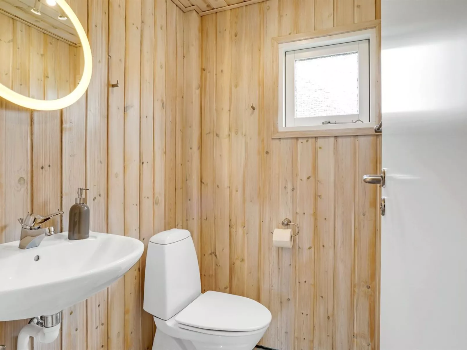 "Arkil" - 300m from the sea-Drinnen