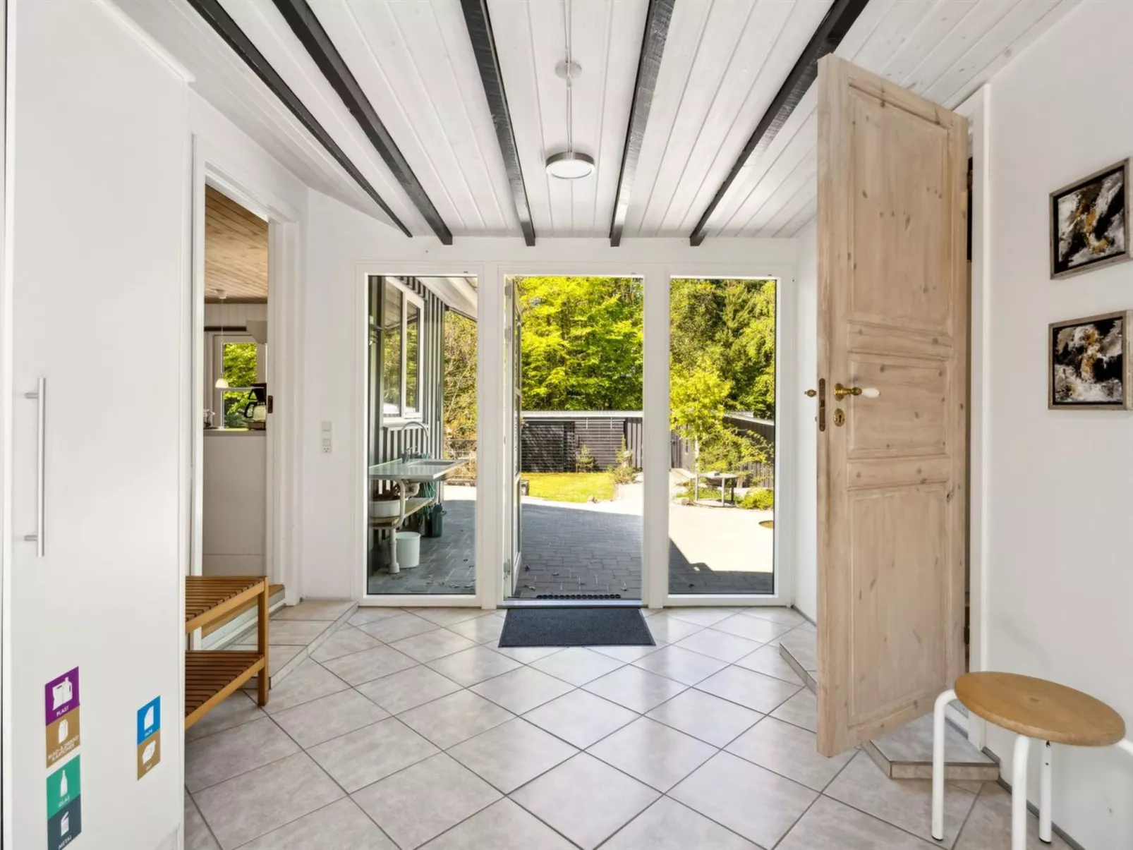 "Hunding" - 7km from the sea-Inside