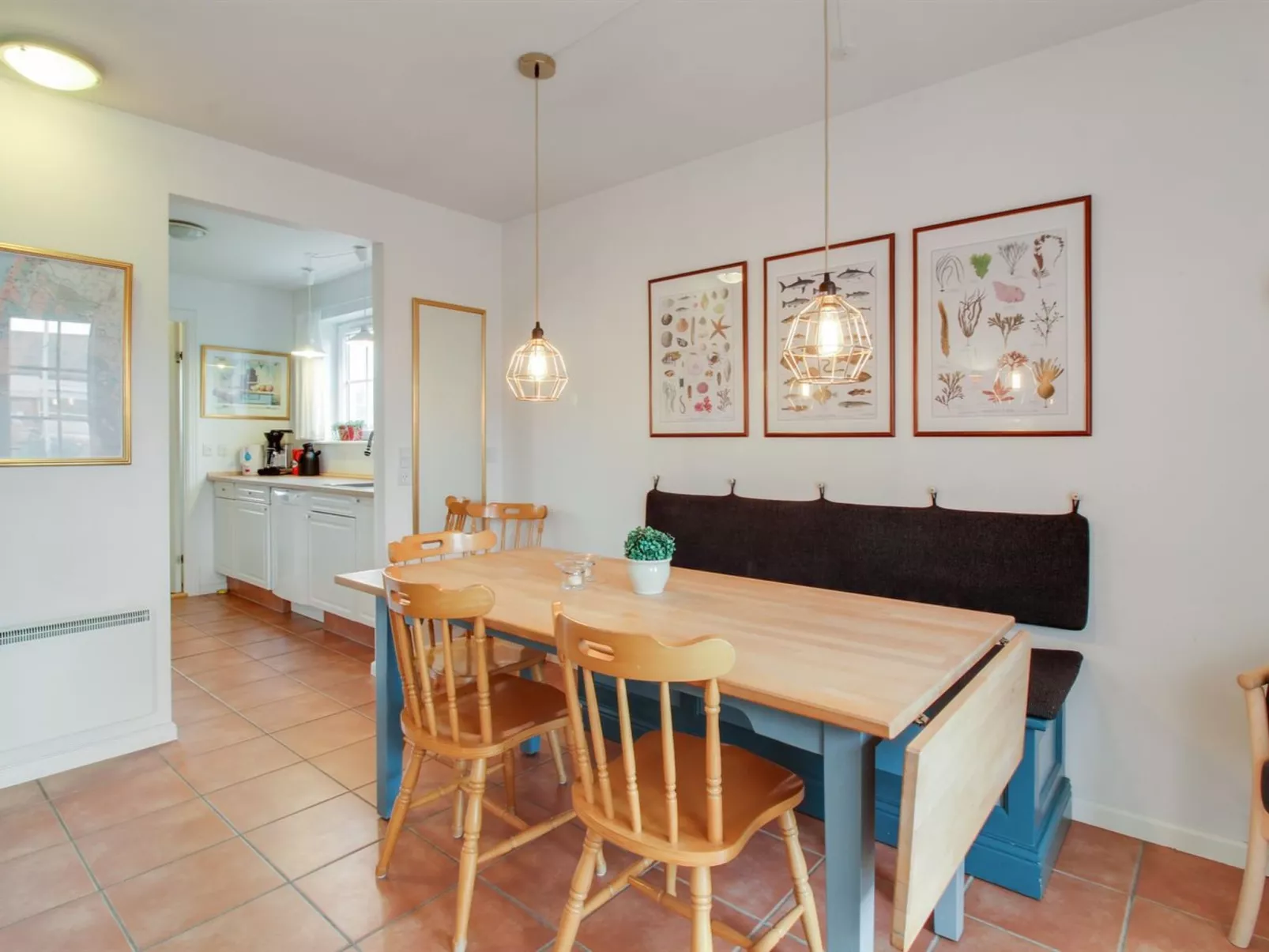 "Guthir" - 1.2km from the sea-Inside