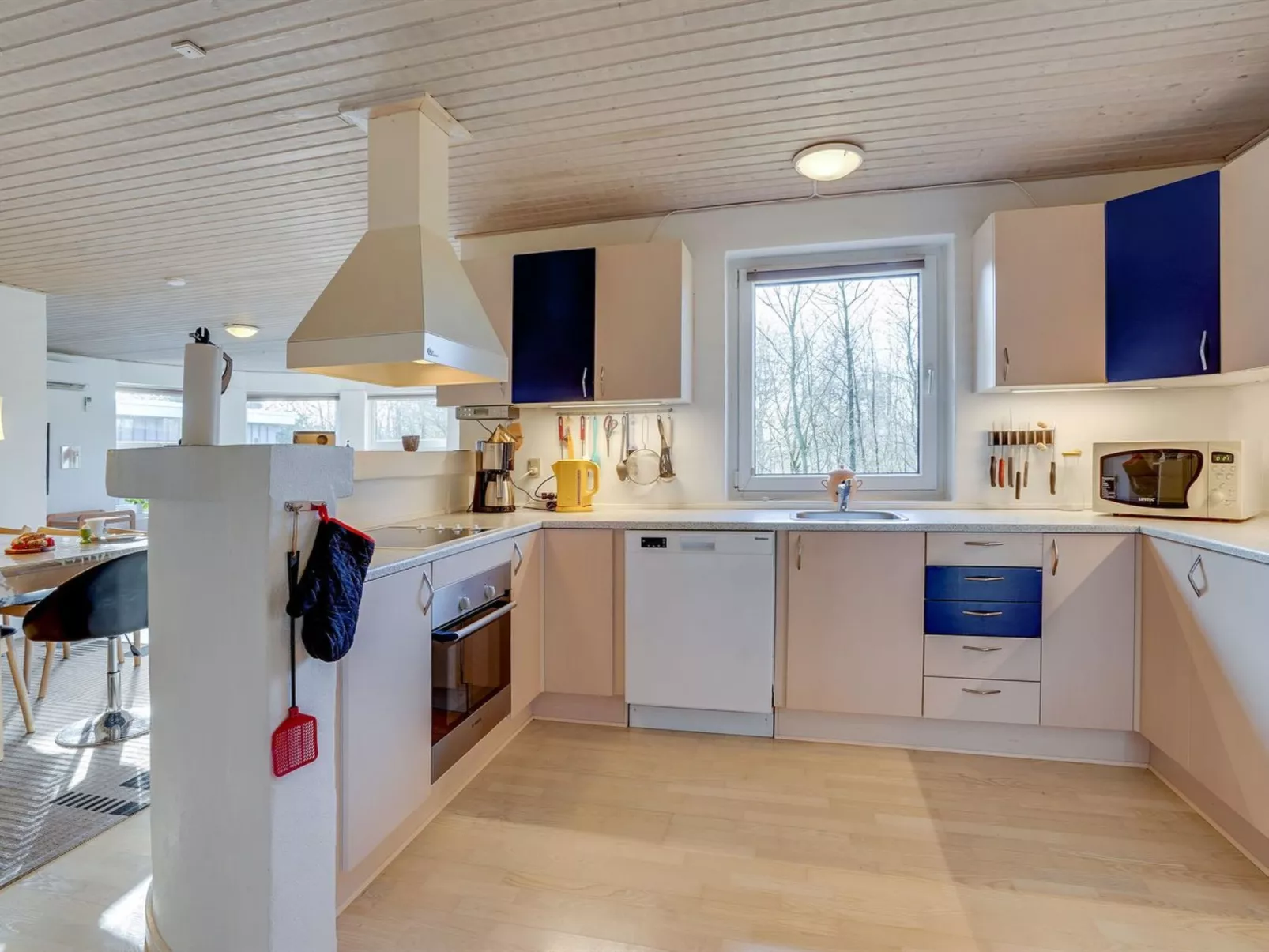 "Wyatt" - 30km from the sea-Inside