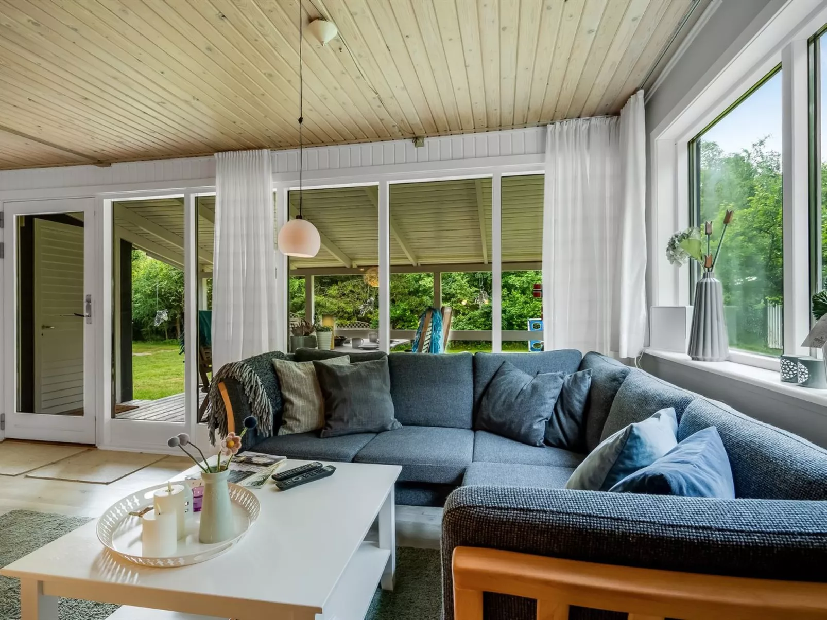 "Fergie" - 400m from the sea-Inside