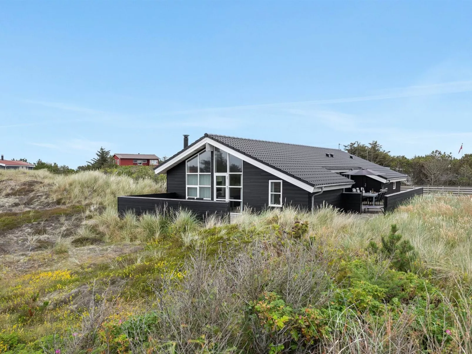 "Mavis" - 800m from the sea-Outside