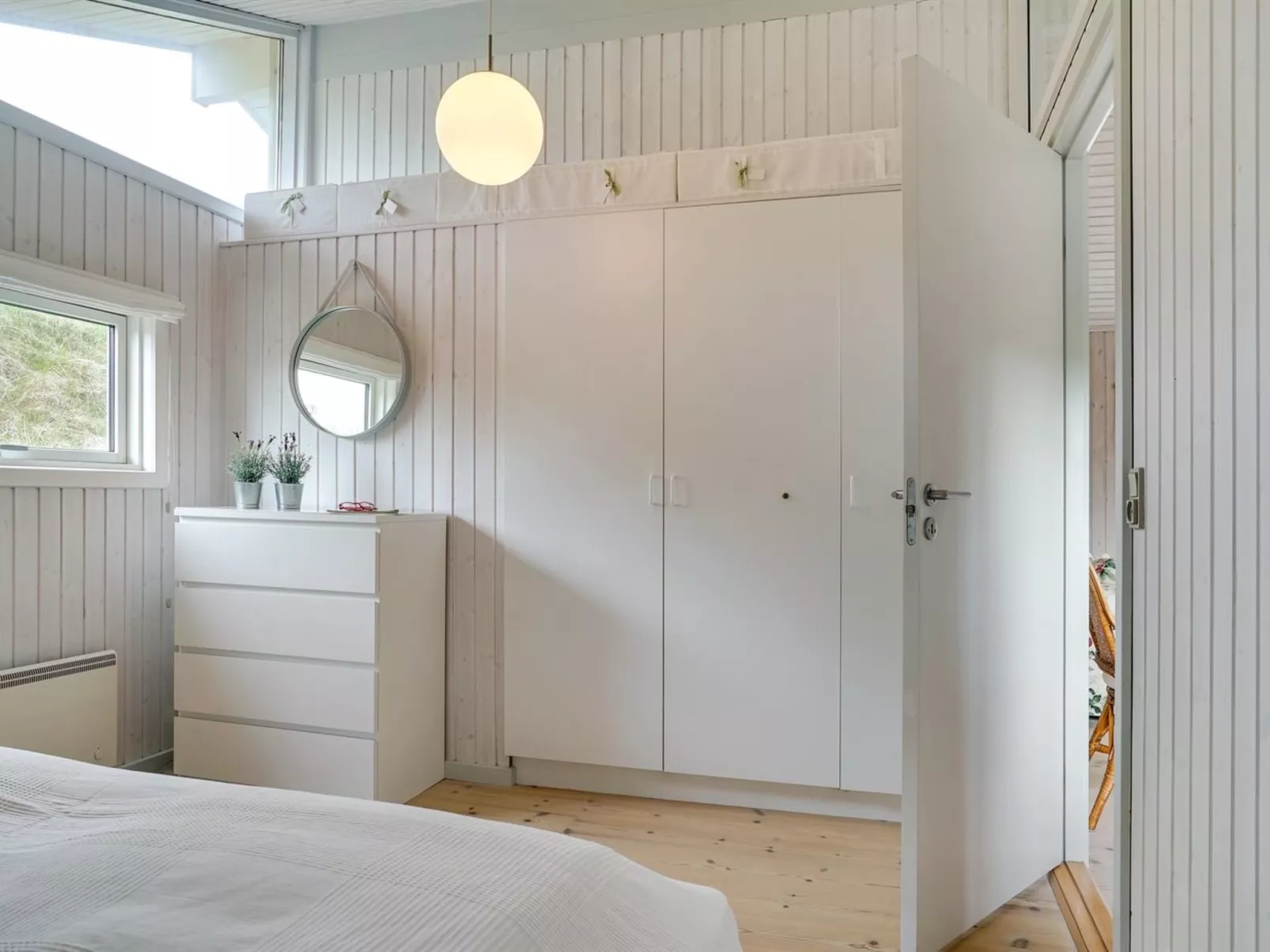 "Erwith" - 50m from the sea-Inside