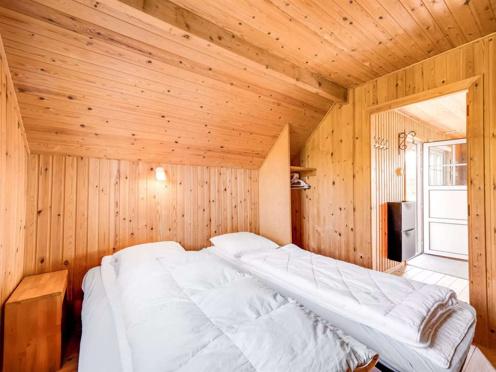 "Dina" - 200m to the fjord-Inside