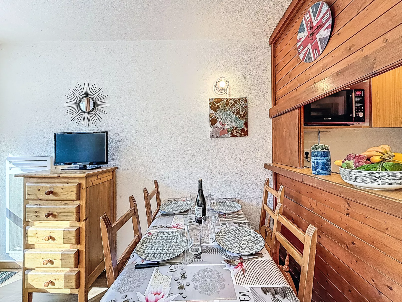 Rond Point des Pistes (Val Claret)-Inside