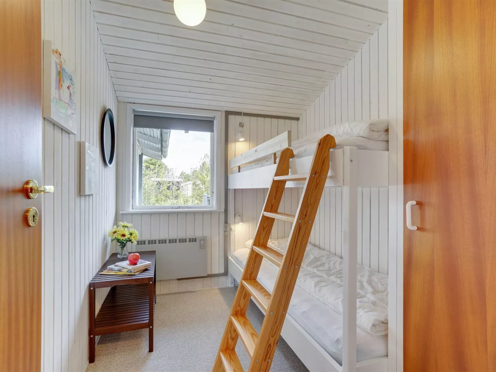 "Hope" - 350m to the fjord-Drinnen