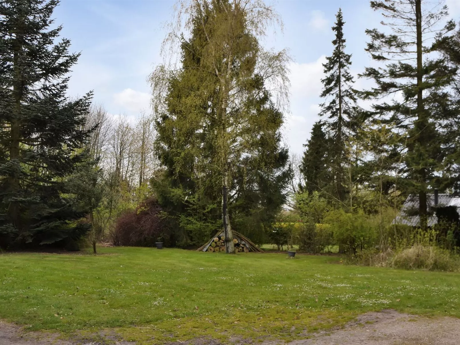 "Elisabeta" - 28km from the sea-Outside