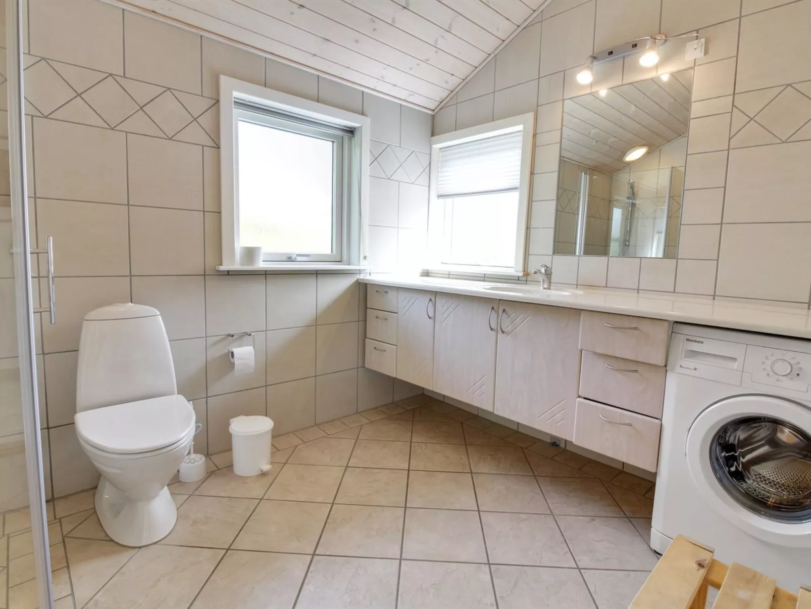 "Valentin" - 400m to the fjord-Dedans