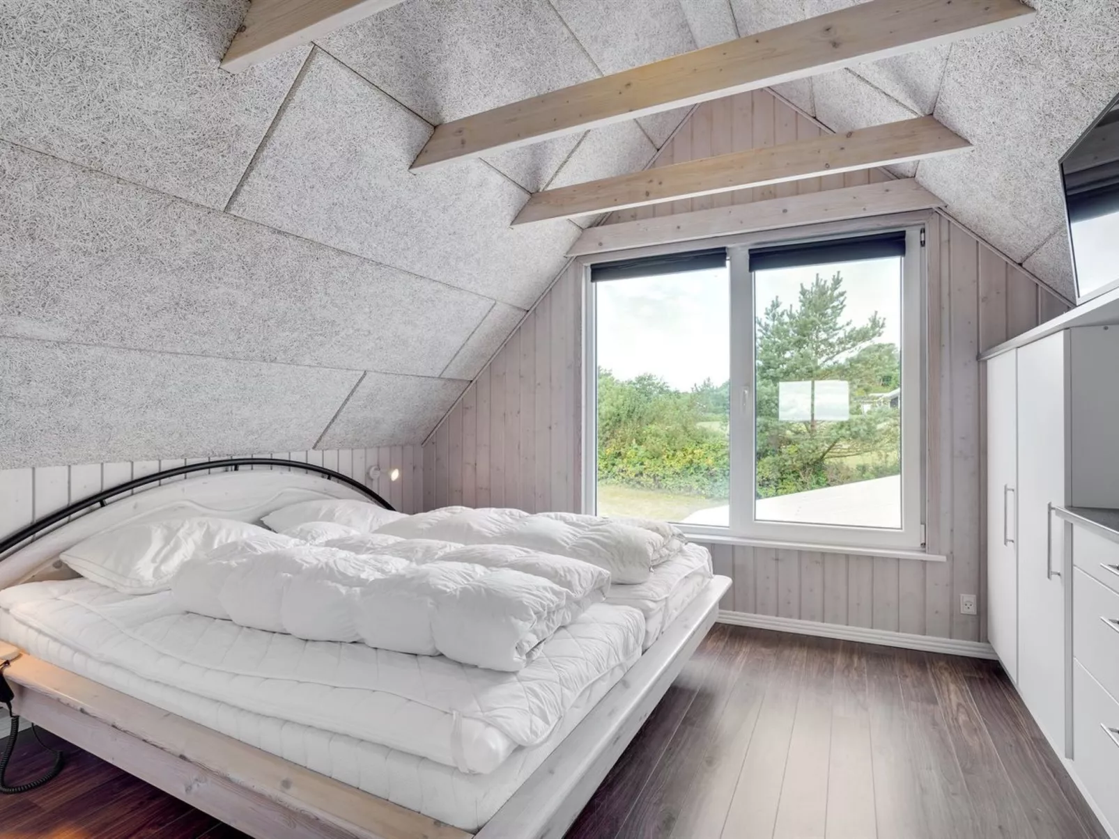 "Dagne" - 400m to the fjord-Dedans