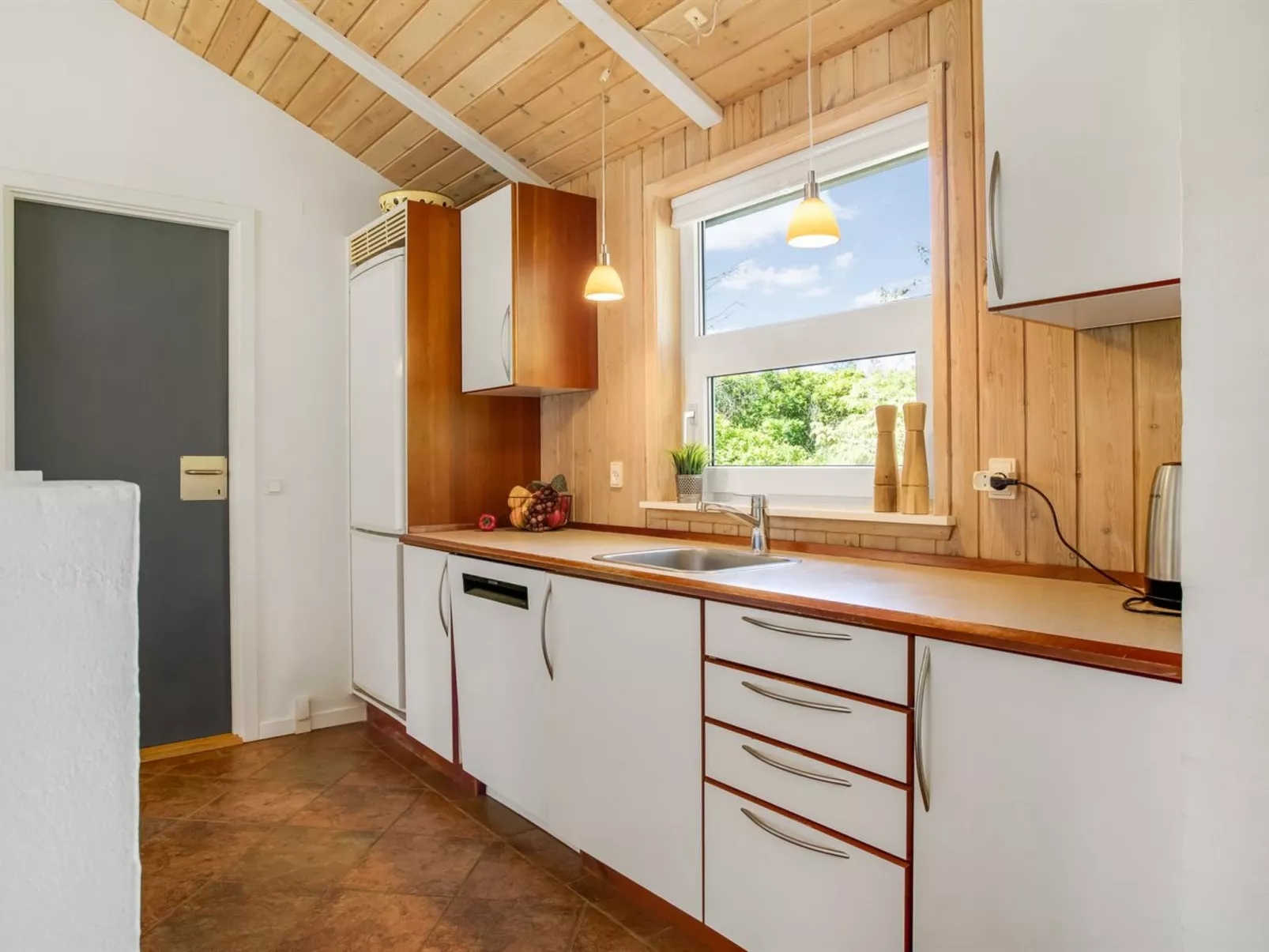 "Winder" - 1.3km from the sea-Inside