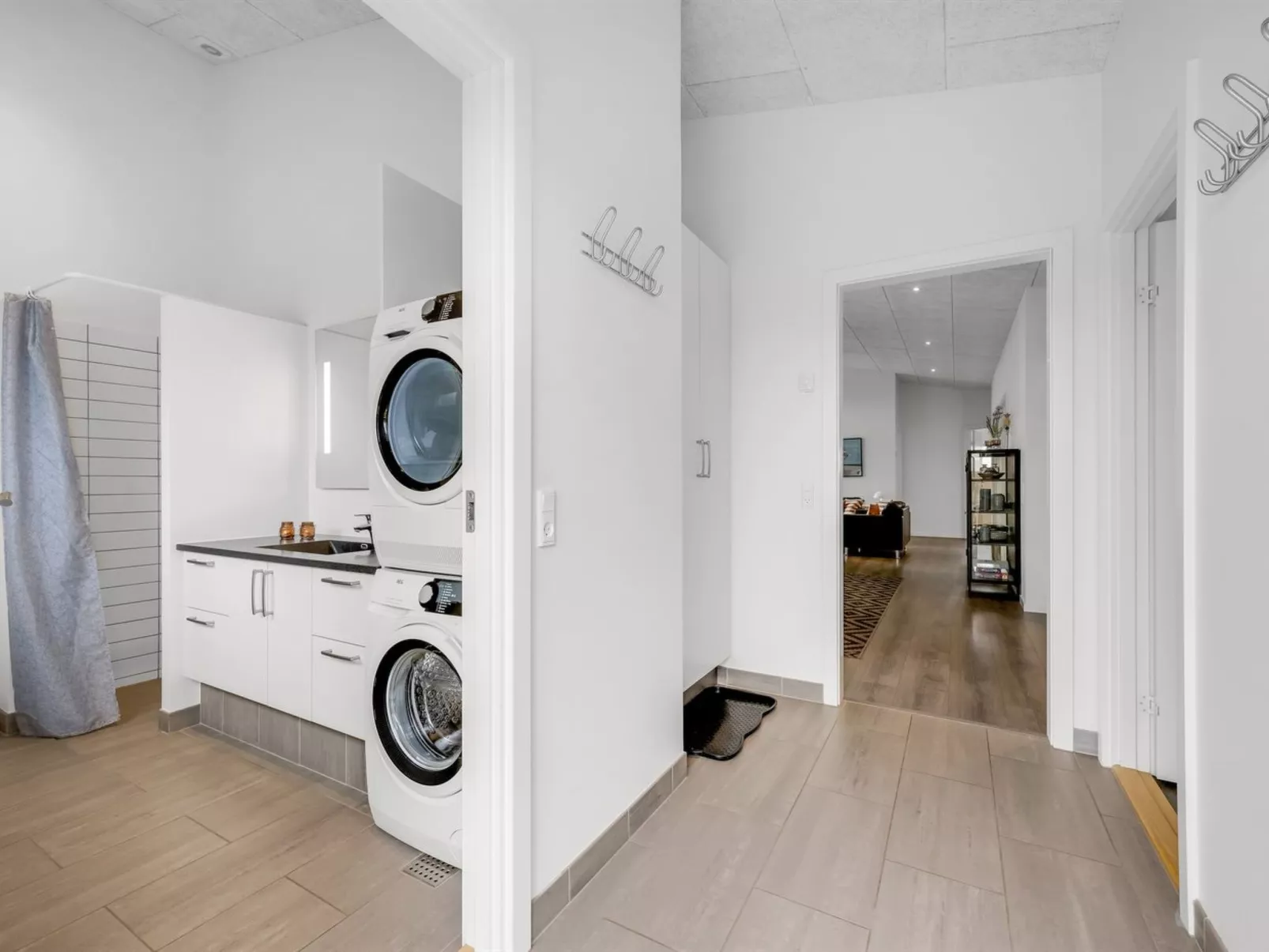 "Weike" - 950m to the fjord-Inside