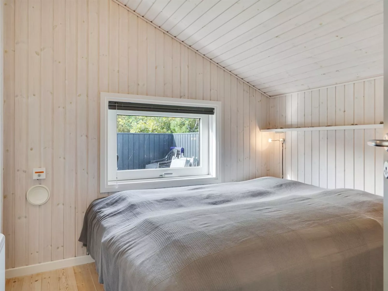 "Alethe" - 1km from the sea-Inside