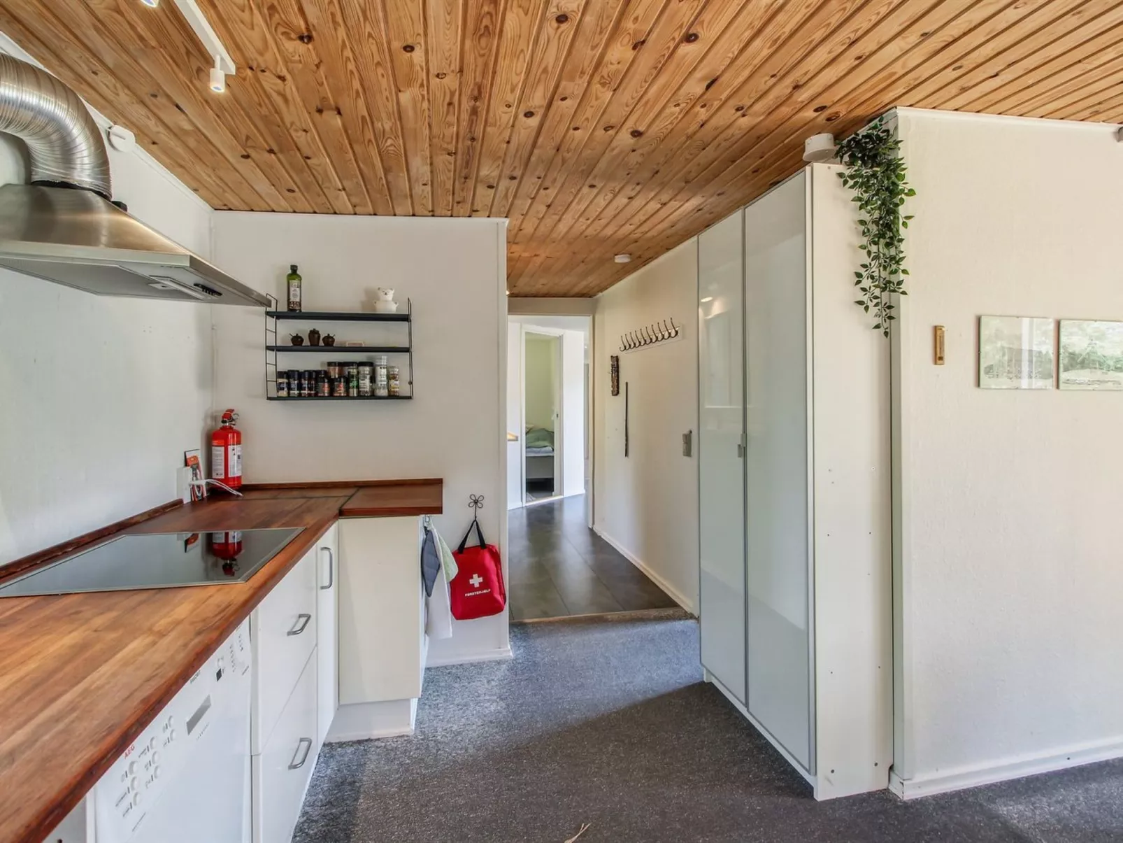 "Fot" - 7km from the sea-Inside