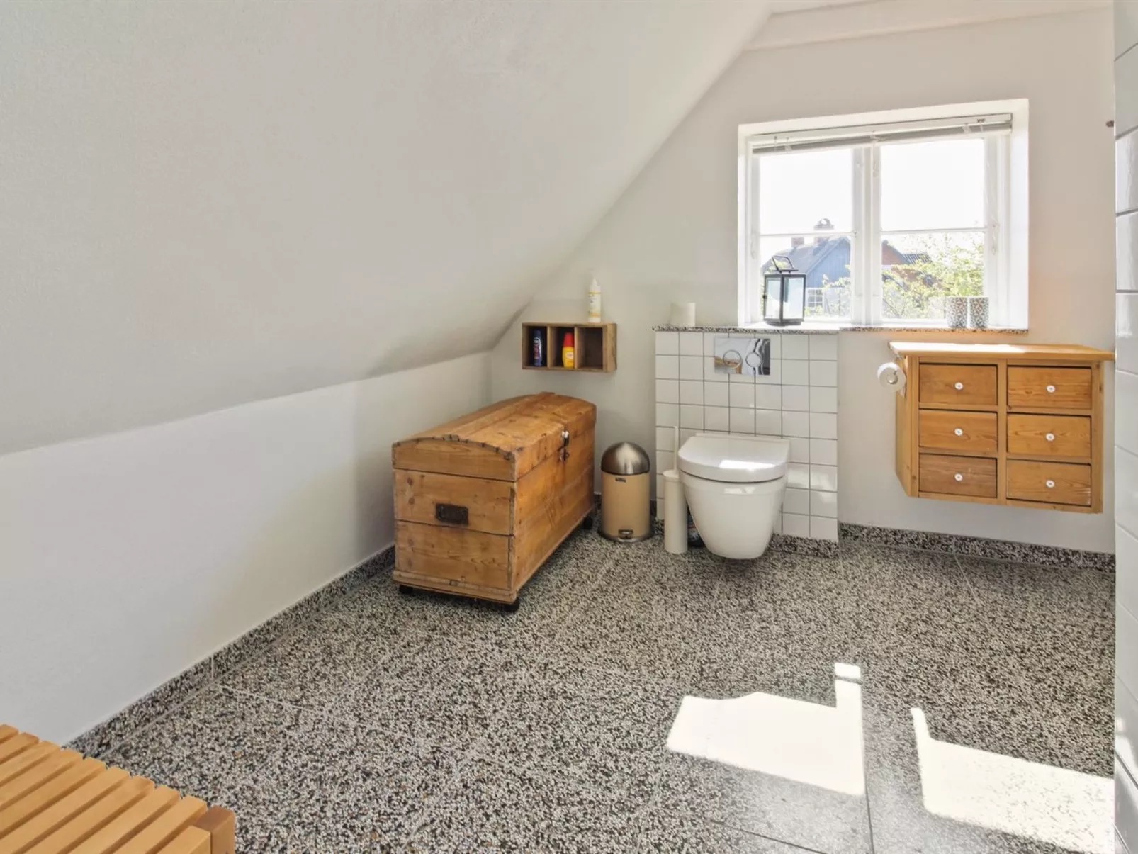 "Lilli" - 2km to the fjord-Drinnen