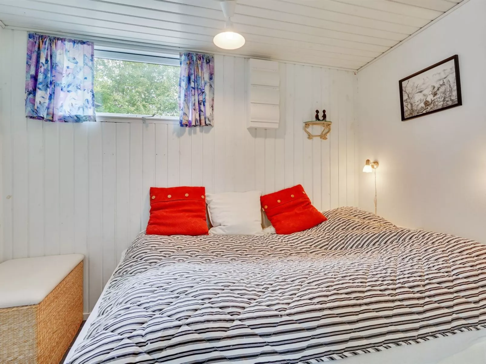 "Guthrik" - 900m from the sea-Inside