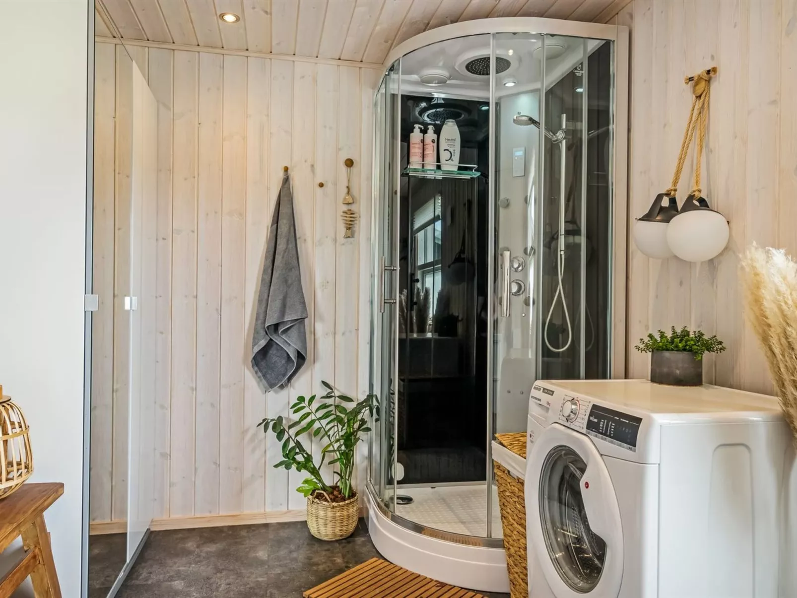 "Ingiald" - 600m from the sea-Drinnen