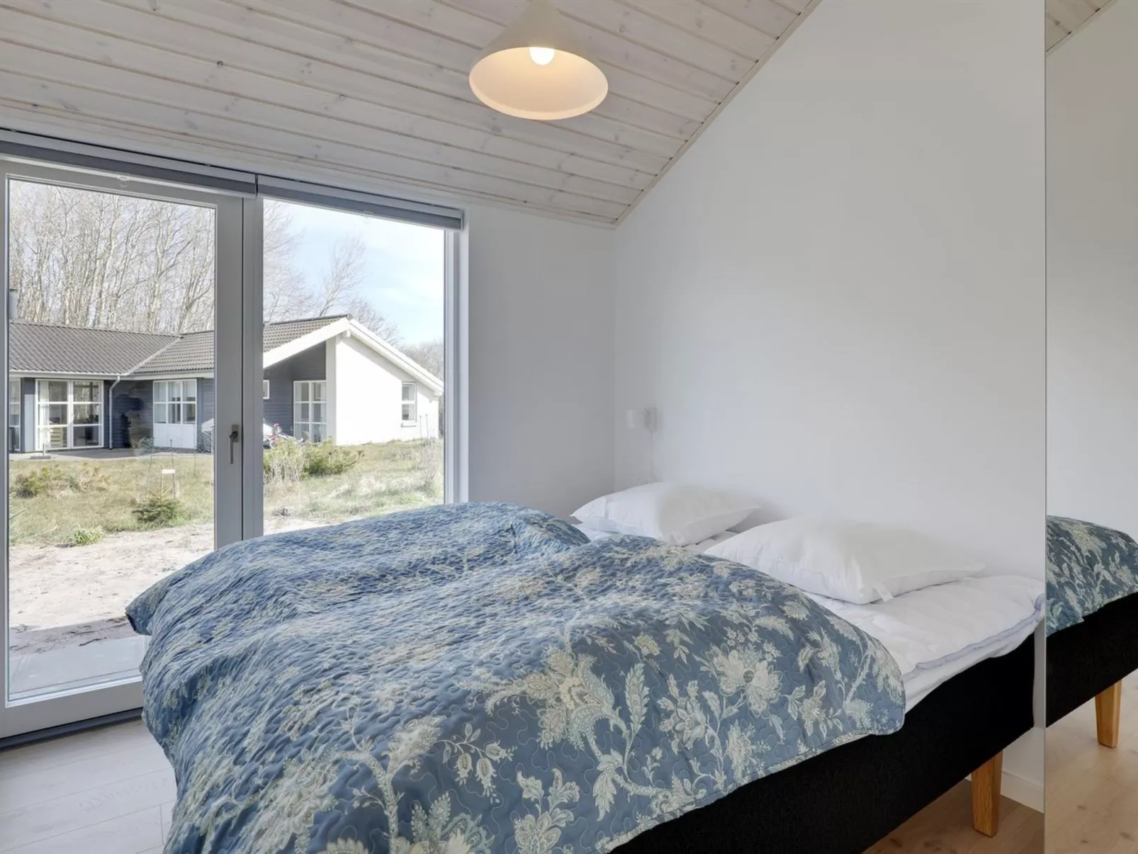 "Oke" - 350m from the sea-Drinnen