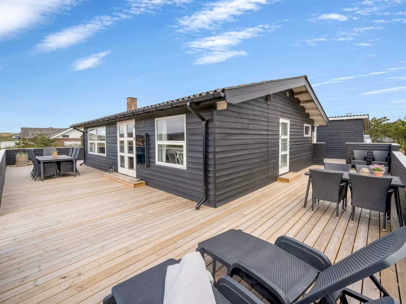 "Arbnora" - 400m from the sea-Draußen