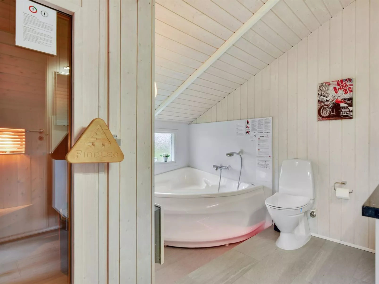 "Hwiting" - 200m from the sea-Inside