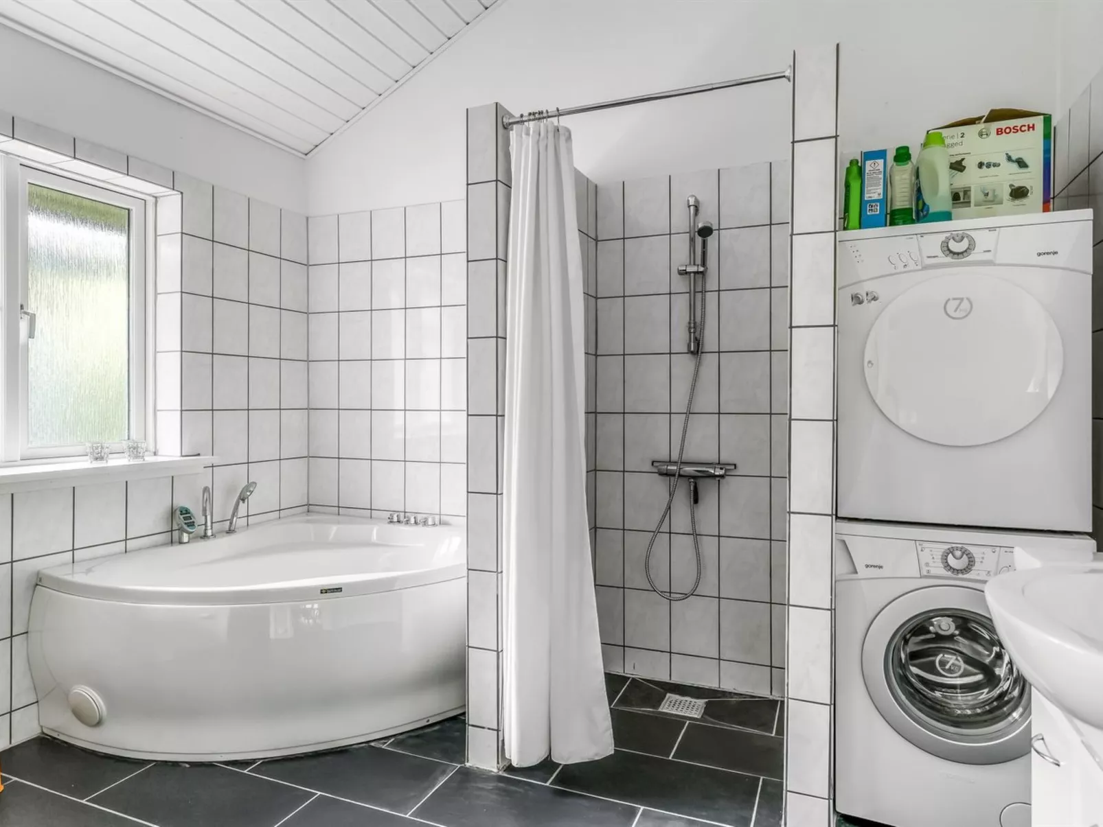 "Ellie" - 300m from the sea-Dedans