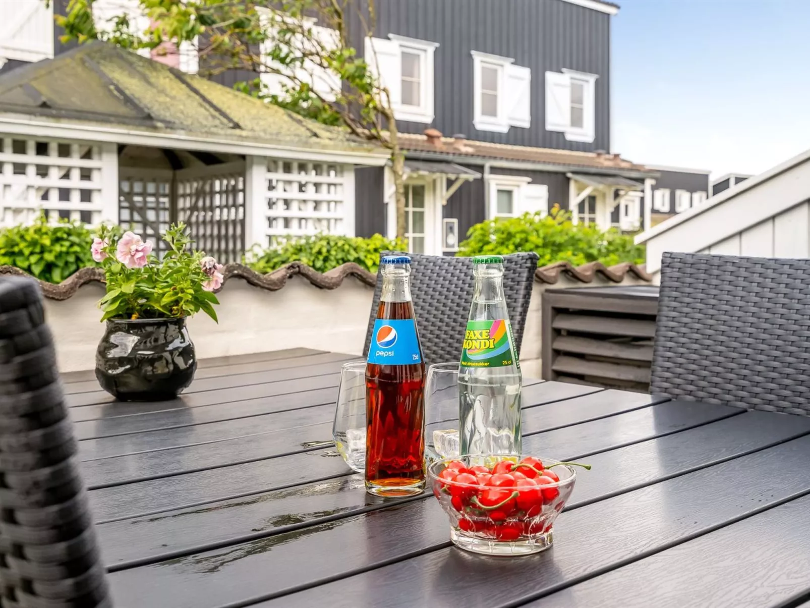 "Hermanda" - 100m to the fjord-Draußen