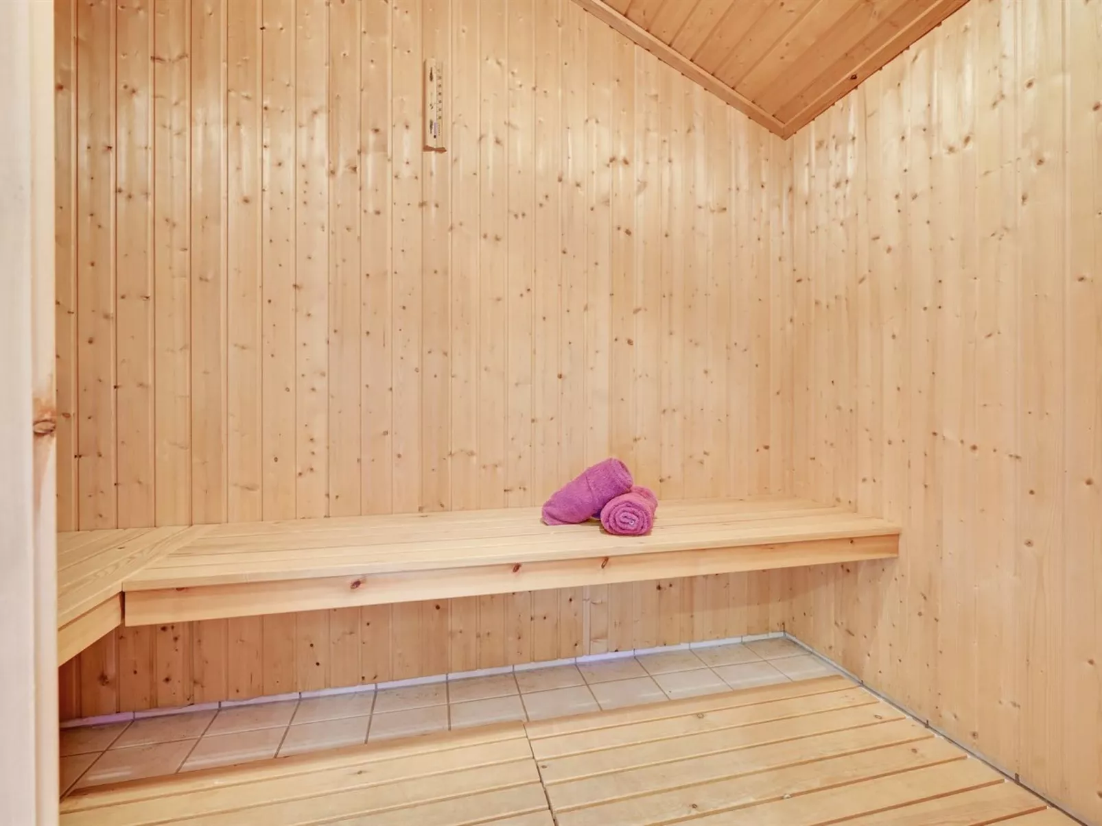 "Landuin" - 230m from the sea-Inside