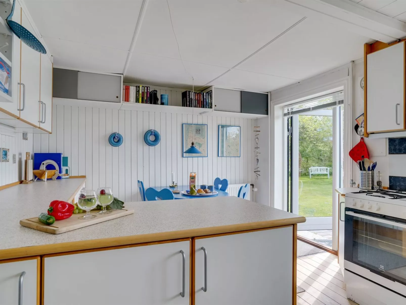 "Nevis" - 1.5km from the sea-Inside