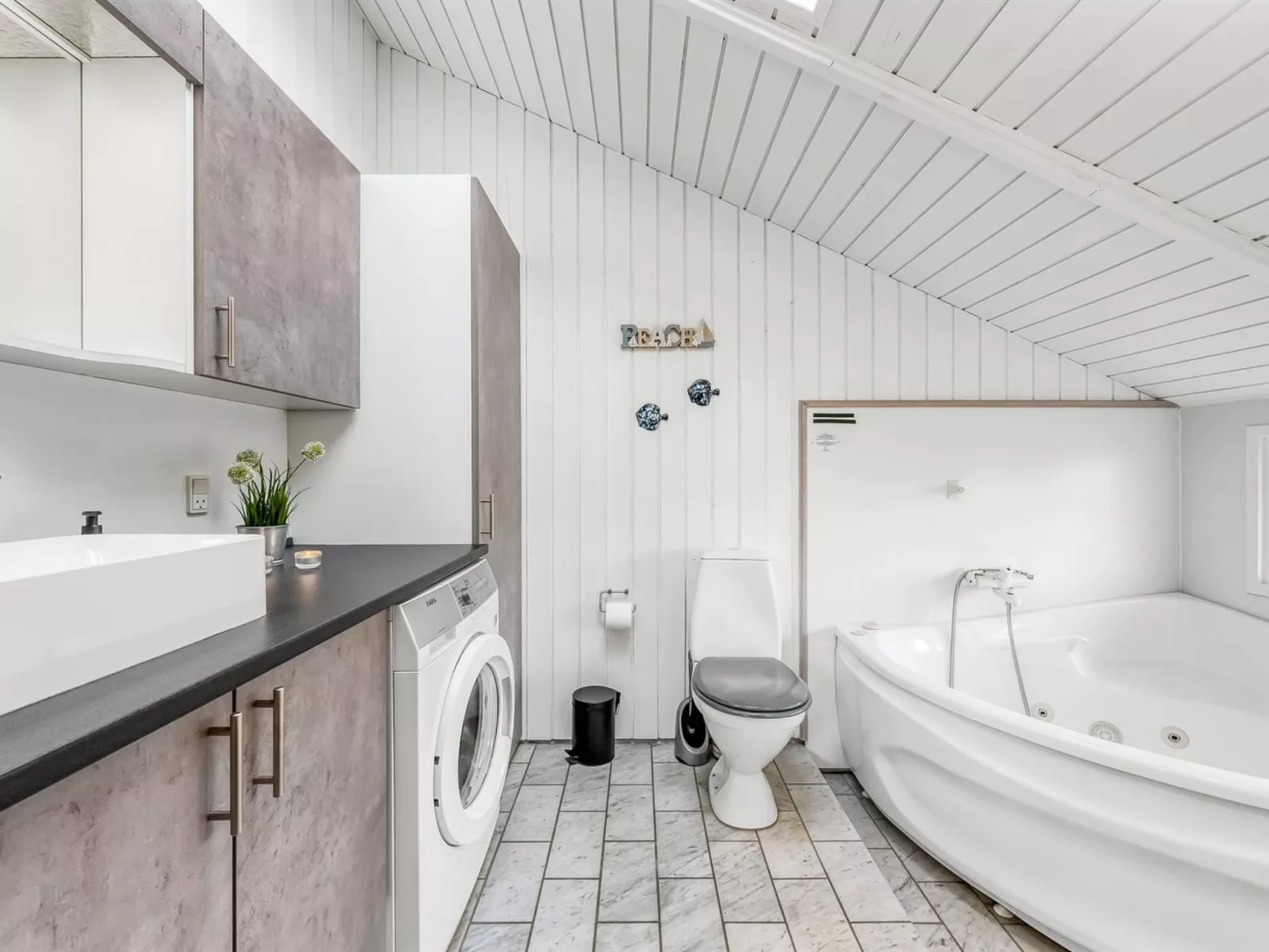 "Marisol" - 600m to the fjord-Inside