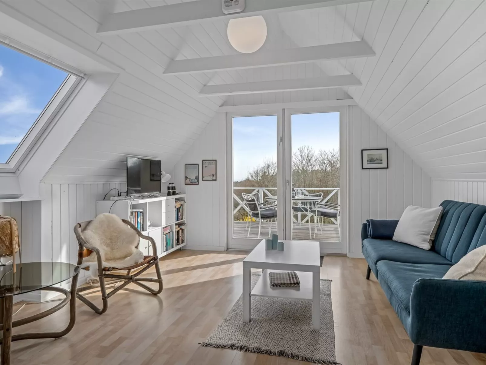 "Thyra" - 500m to the fjord-Inside