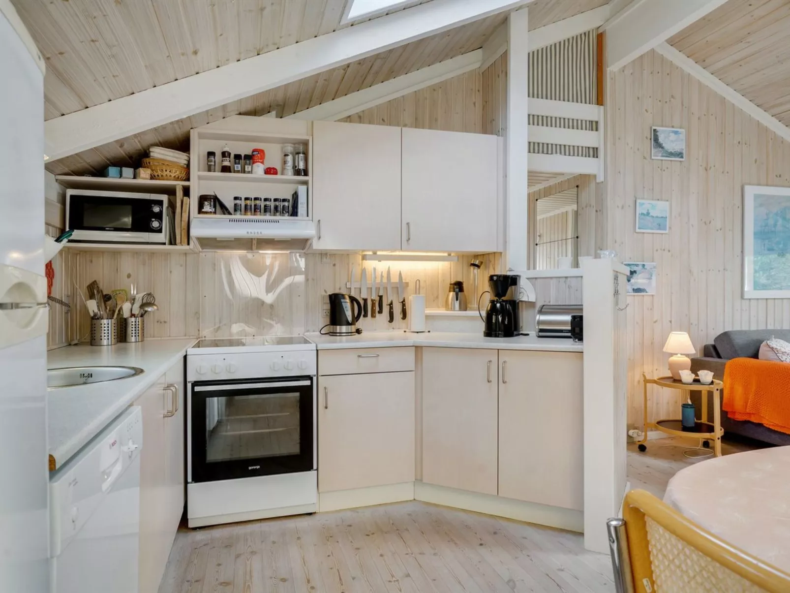 "Peter" - 400m from the sea-Inside